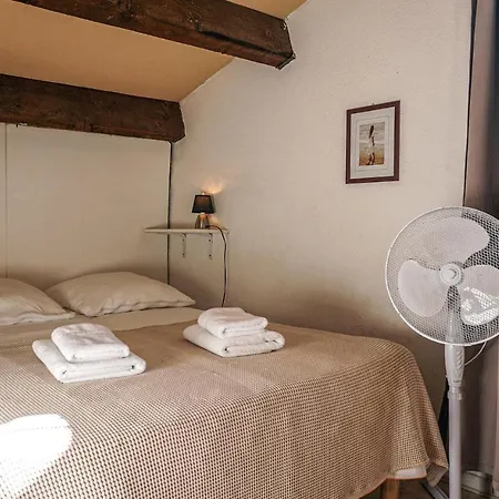 2 Bedroom Amazing In Pierre La * Saint-Pierre-la-Mer (Aude)